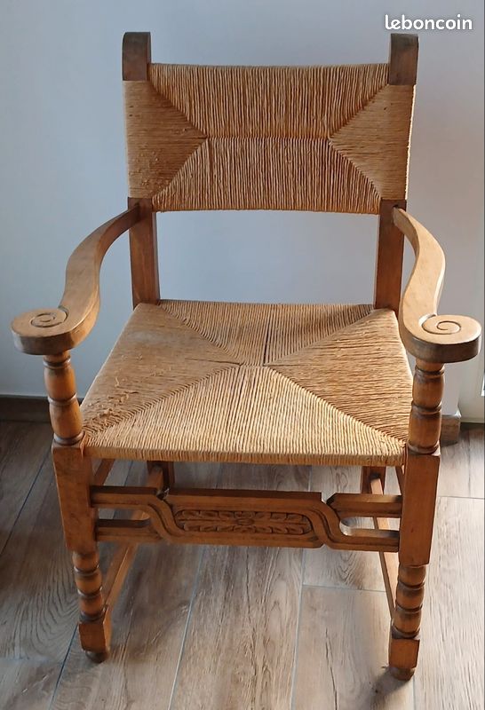 2 chaises/ fauteuils en bois (image 1)