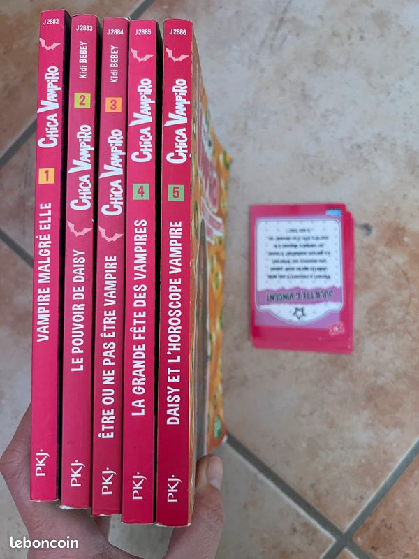 Livres Chica vampiro tomes 1 à 5 (image 1)