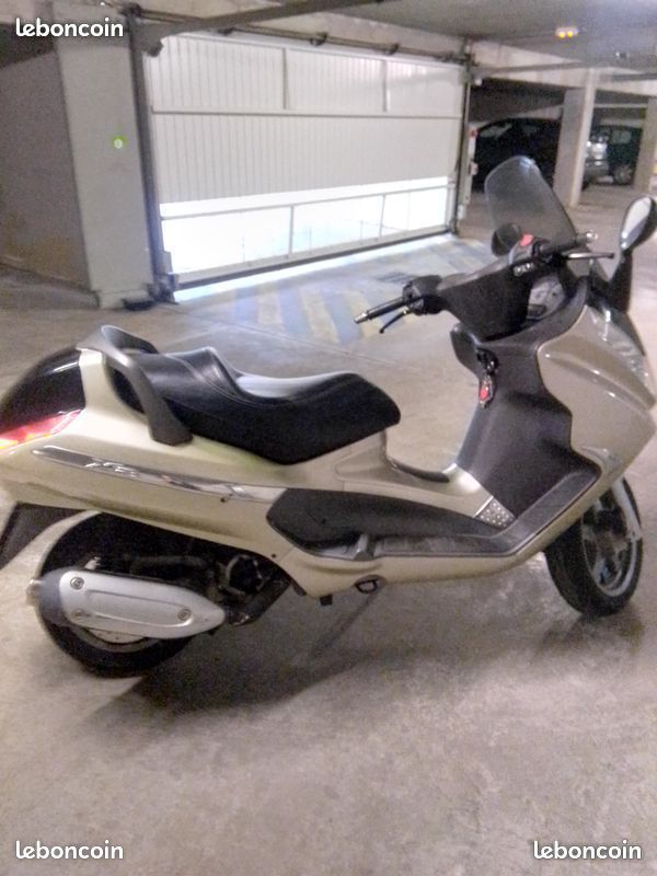 Piagio x8 (image 1)