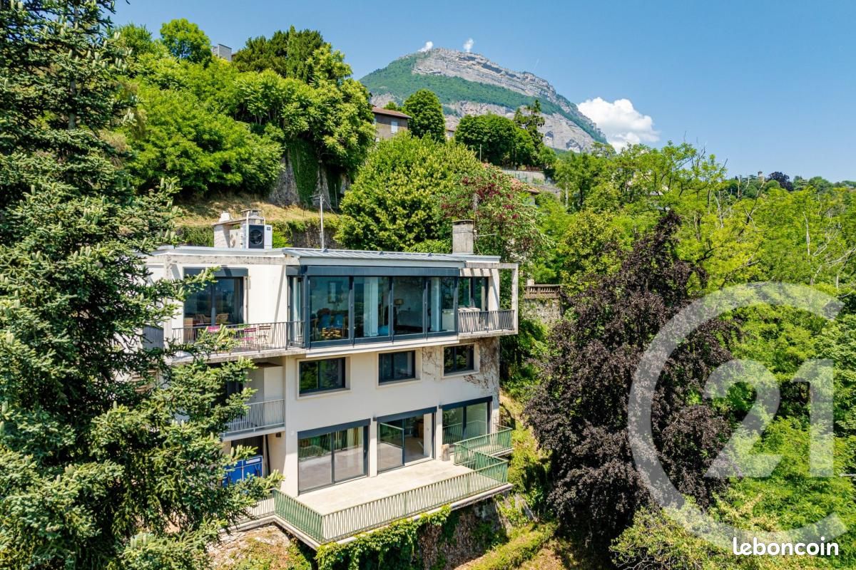 Maison 8 pièces 256 m² · à Corenc · 256 m² · 890 000 €
