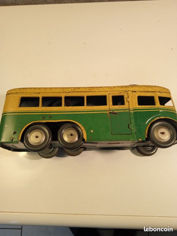 Trolleybus Ligne 80 (JOUSTRA) - a photo on