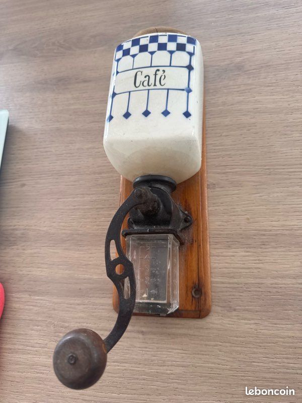Ancien moulin à café (image 1)