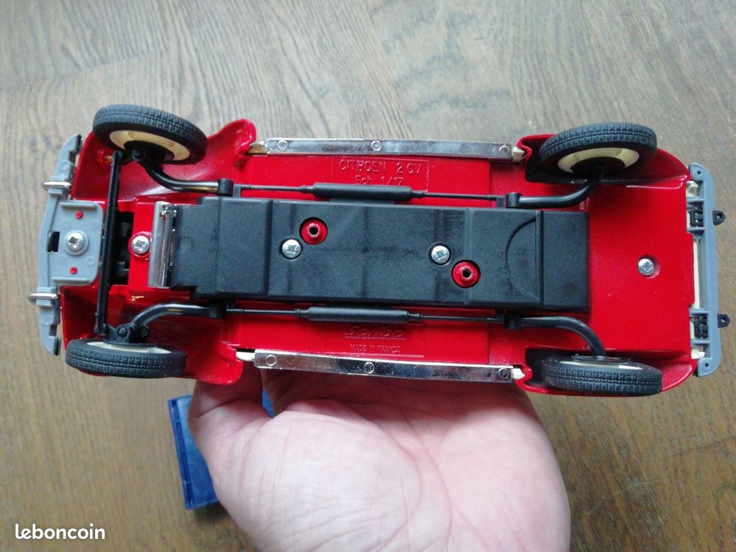 CITROEN 2CV ENTE creme/rot La Vache qui rit 1:17 von
