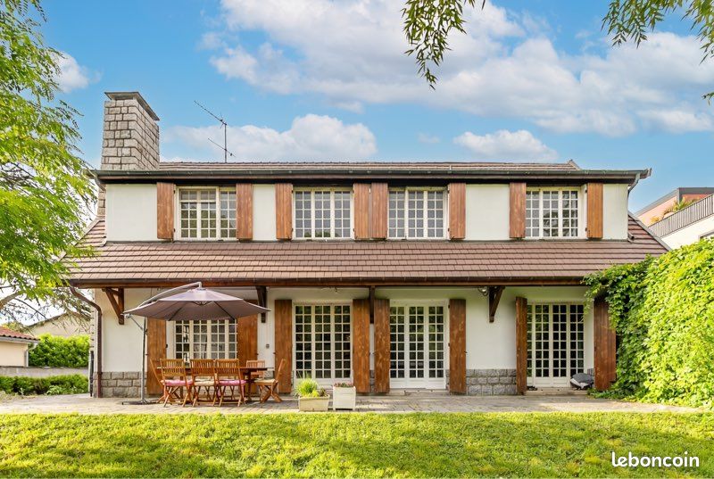 Maison 8 pièces 180 m² · à Vaulx-en-Velin · 180 m² · 490 000 €