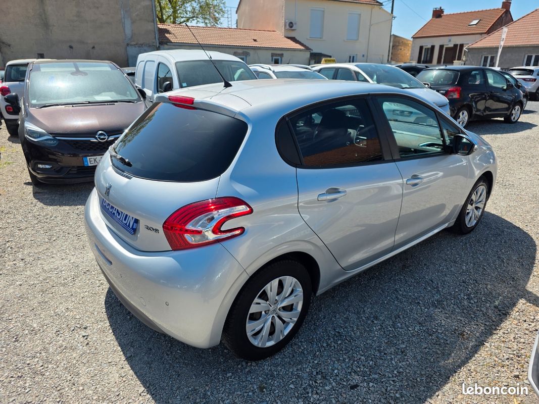 Peugeot 208 1.2 VTI 82 CV 5 PORTES (image 3)