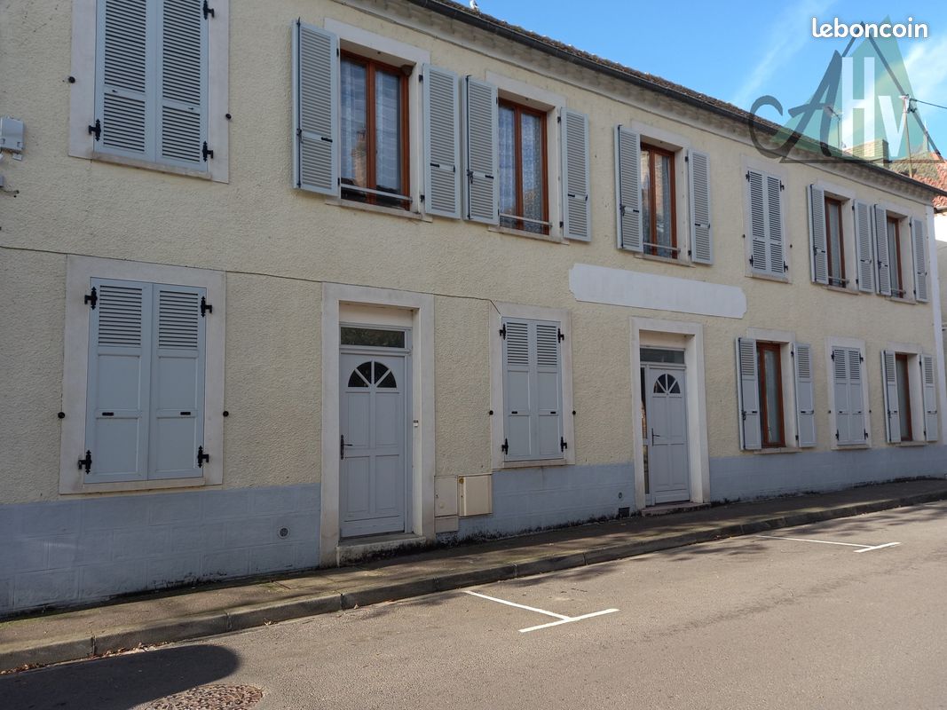 Immeuble 316 m² · à Villeneuve-la-Guyard · 316 m² · 450 000 €