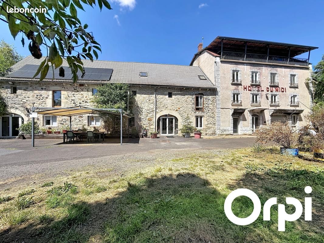Maison 11 pièces 570 m² · à Joursac · 570 m² · 370 000 €