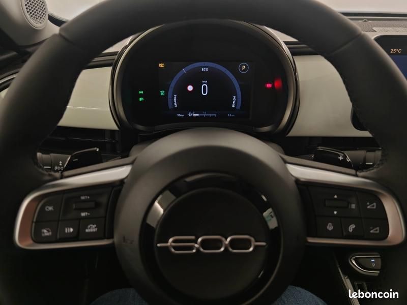 Fiat 600 1.2 Hybrid Turbo 110ch Icône eDCT6 Step 2 (image 17)