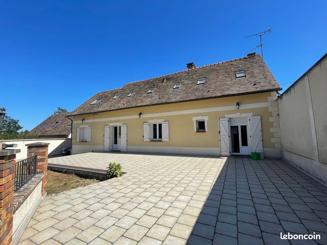 Maison 6 pièces 220 m² · à Bonnières-sur-Seine · 220 m² · 374 000 €