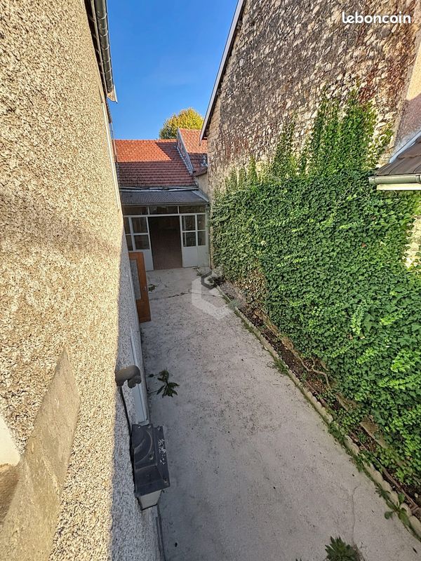 Maison 8 pièces 229 m² · à Ville-Dommange · 229 m² · 272 000 €