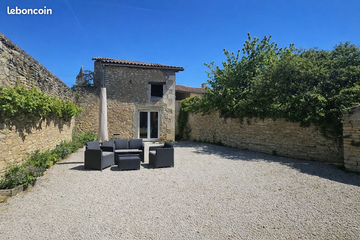 Maison 6 pièces 181 m² · à Neuville-de-Poitou · 181 m² · 238 500 €