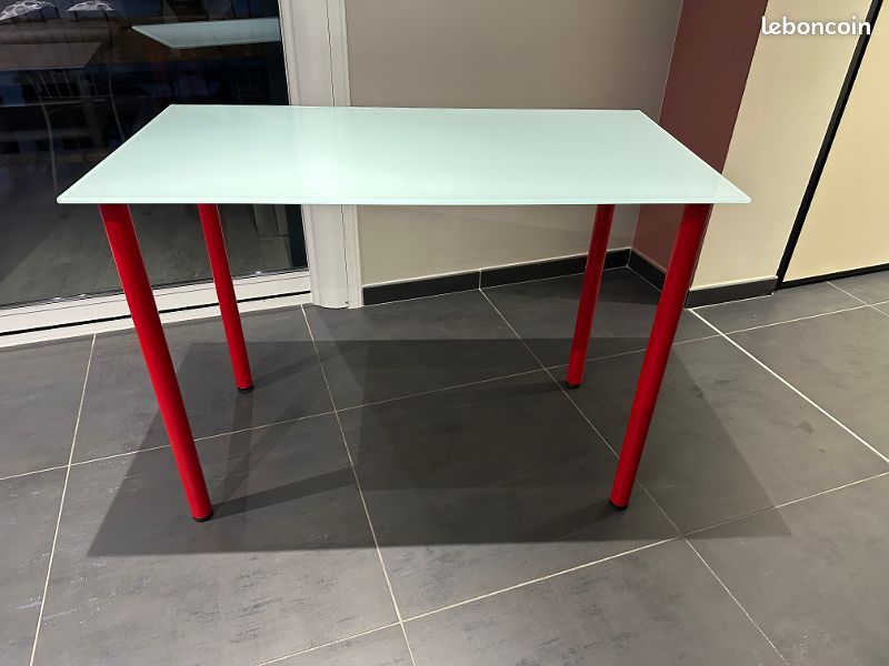 Bureau (image 1)