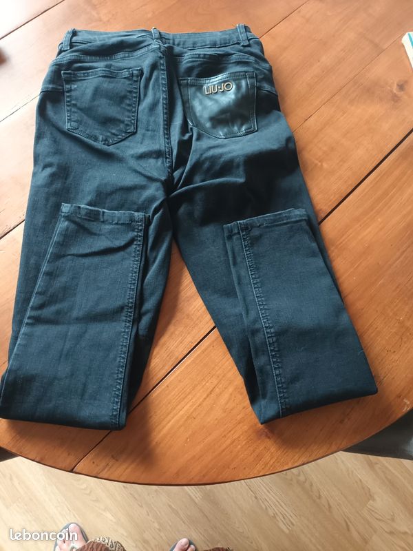 Un lot de 2 jeans marque liu jo avec strass (image 7)