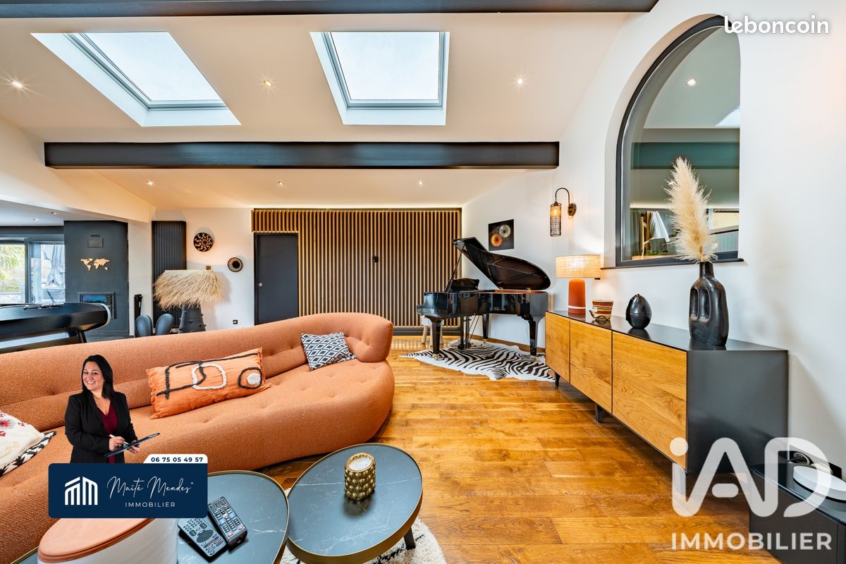 Maison 7 pièces 210 m² · à Saint-Marcellin-en-Forez · 210 m² · 629 000 €