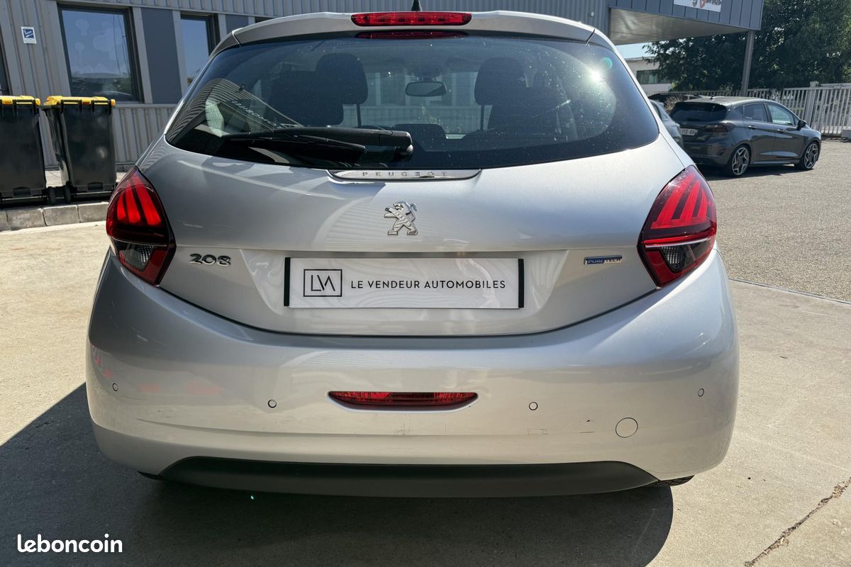 PEUGEOT 208 1.2i - 82 Allure (image 5)
