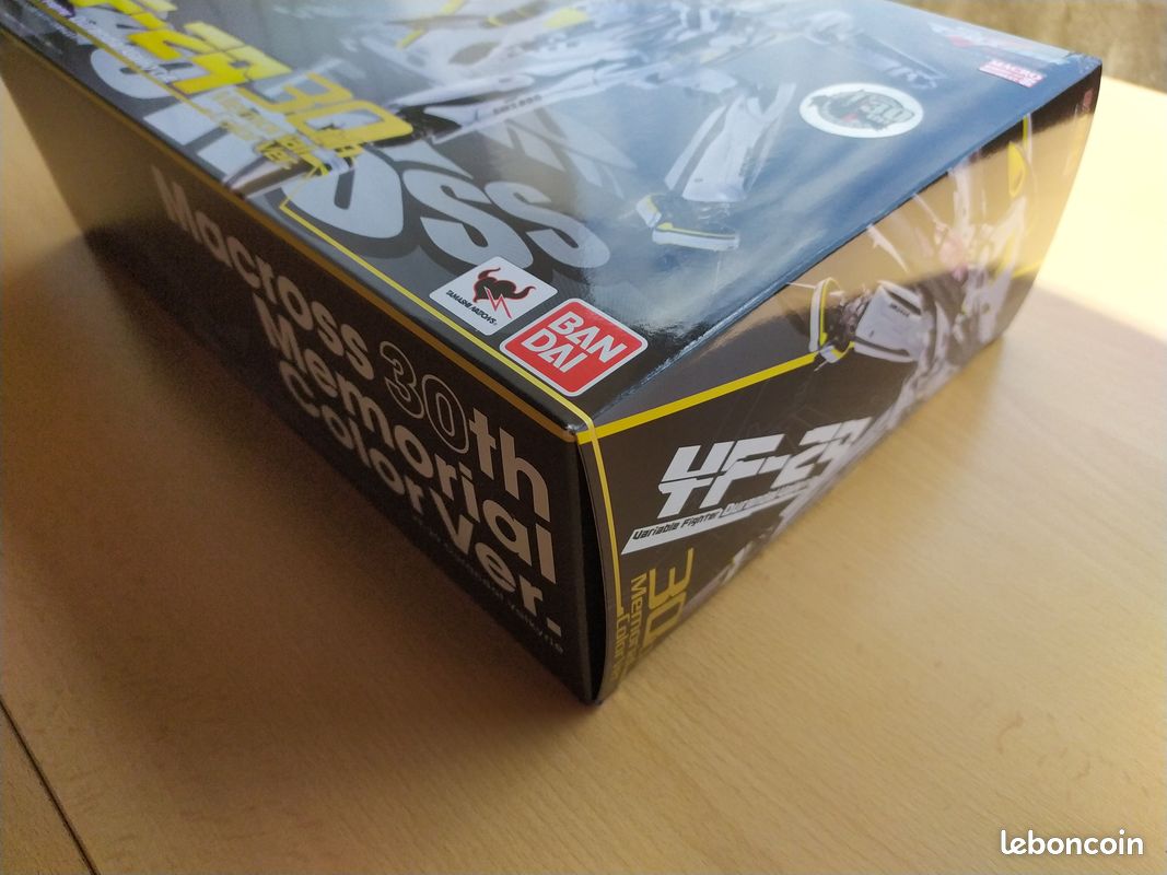 Figurine neuve : DX Chogokin Macross Frontier YF-29 Durandal Valkyrie (30th Anniversary Color) (image 3)