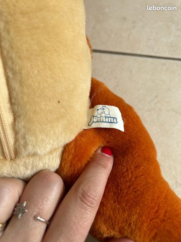 Peluche Nala Kiara le roi lion allongé DISNEY