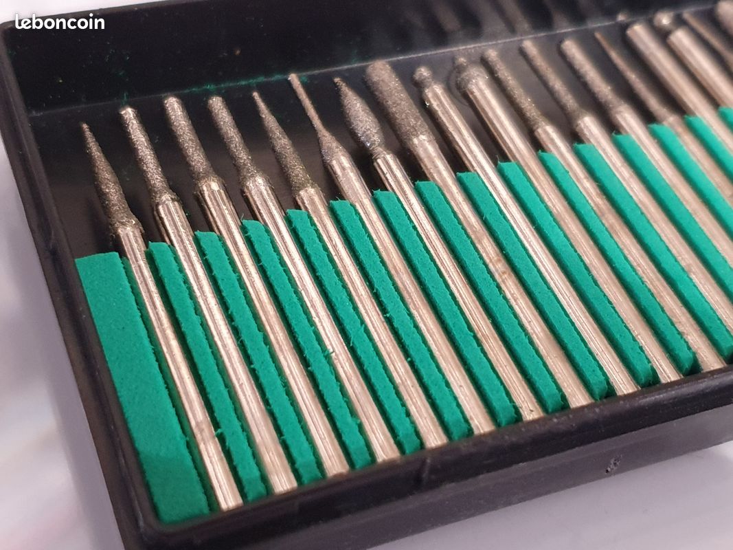 30 Fraises Diamantées Tige 2.35mm - Pour Dremel, Proxxon, Mini Perceuse - Set GdTech Racing