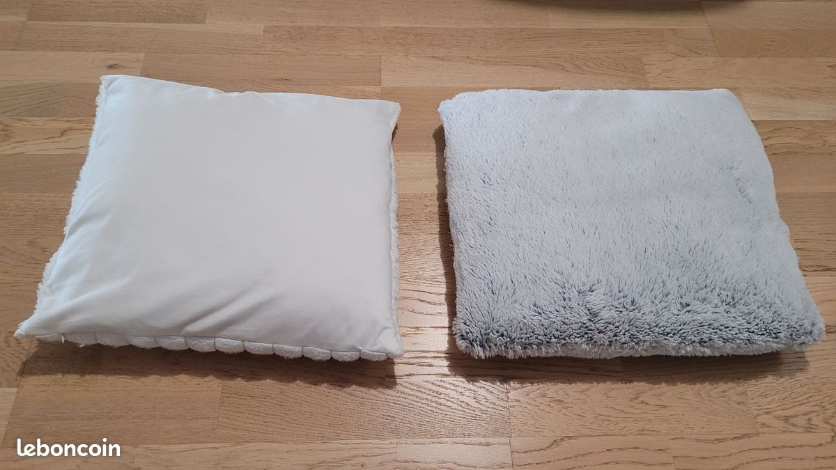 Lot Coussins fourrure 45x45cm (image 2)