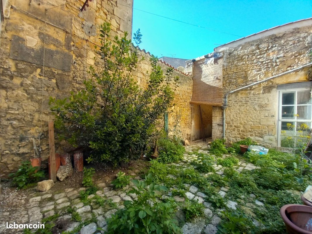 Local commercial 3 pièces 130 m² · à Rochefort · 130 m² · 130 000 €