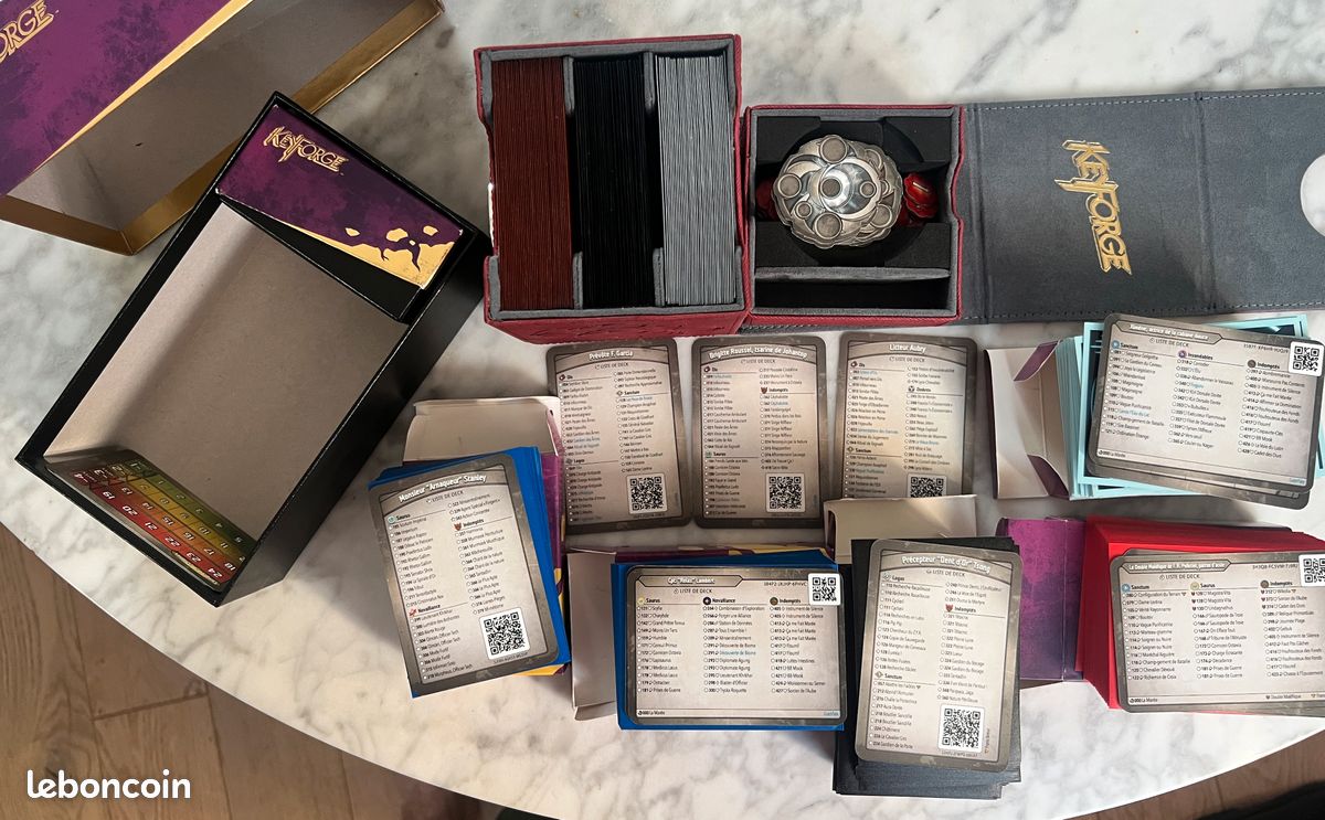 Lot KeyForge 8 decks et boites (image 1)
