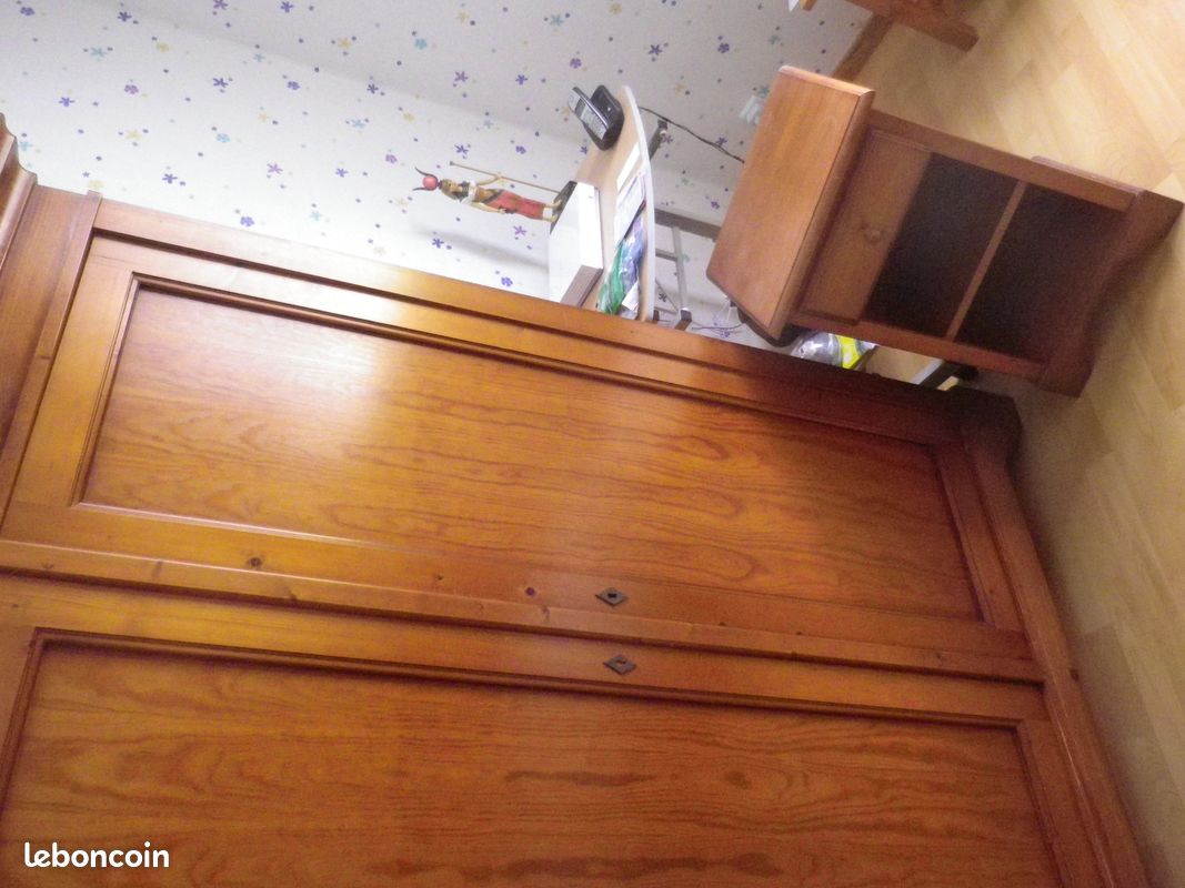 Armoire en pin massif + 2 tables de nuit (image 1)