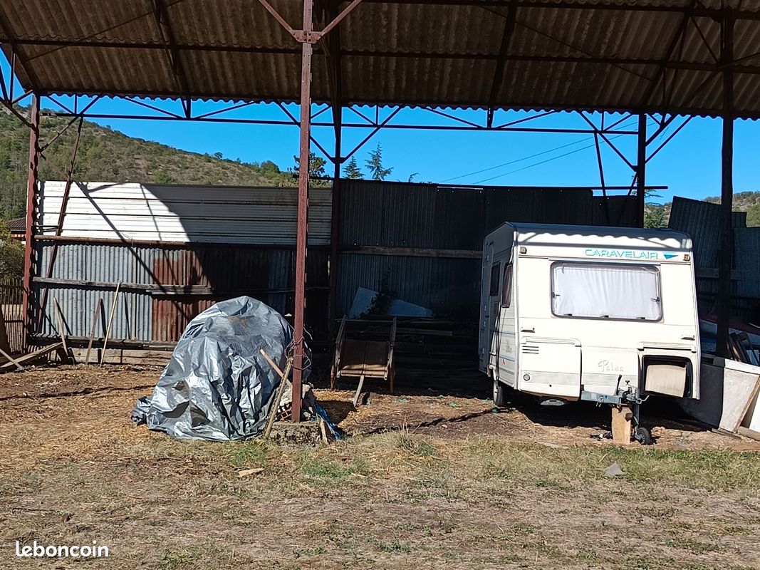 Garage · à Cajarc · 50 €/mois