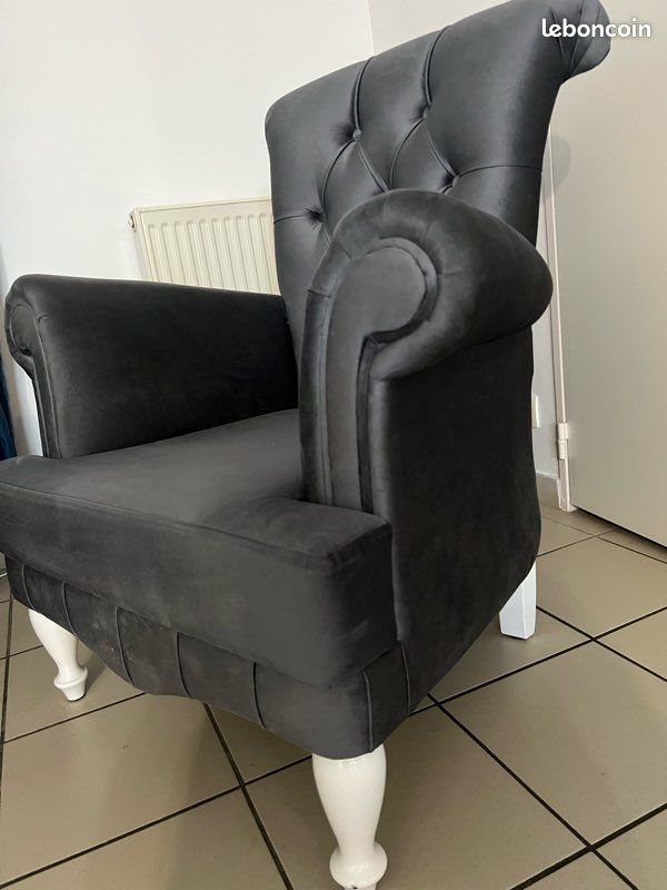 Fauteuil en velours gris (image 1)
