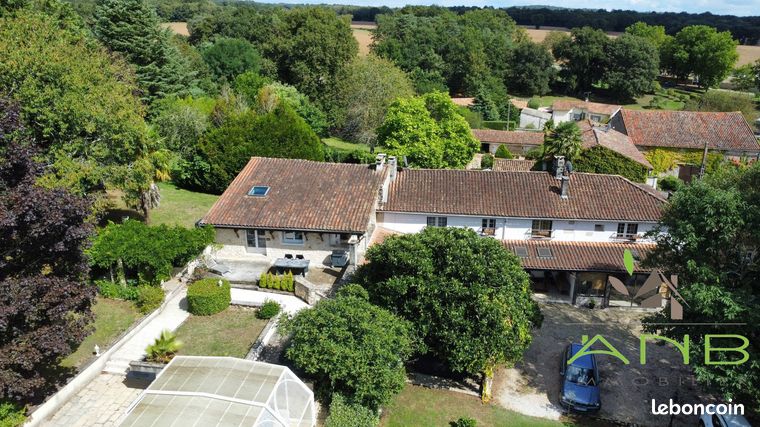 Propriété 6 pièces 286 m²