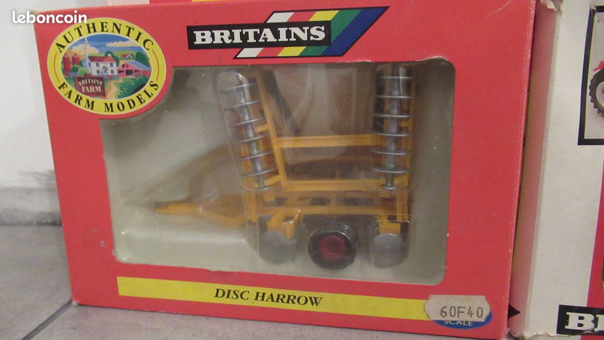 Britains La Ferme – Charette à Bras En Plomb Peint – Échelle 1:32 – Coffret NEUF