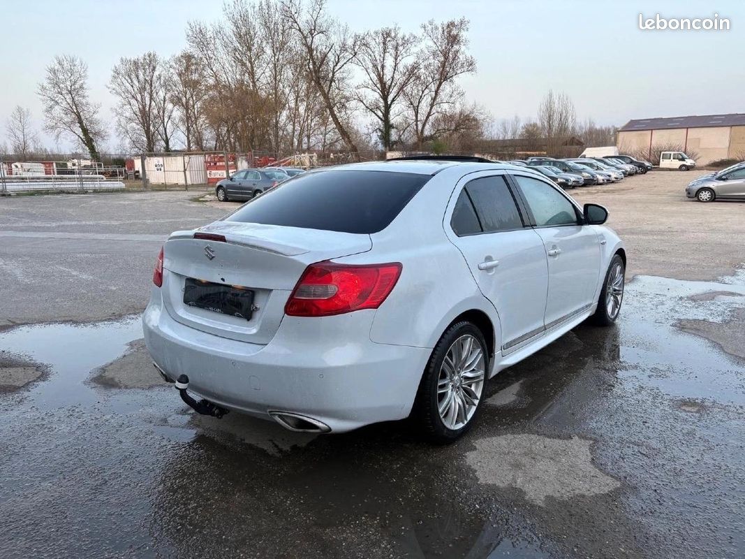 Suzuki Kizashi 2.4 VVT 180 SPORT 4WD CVT (image 4)