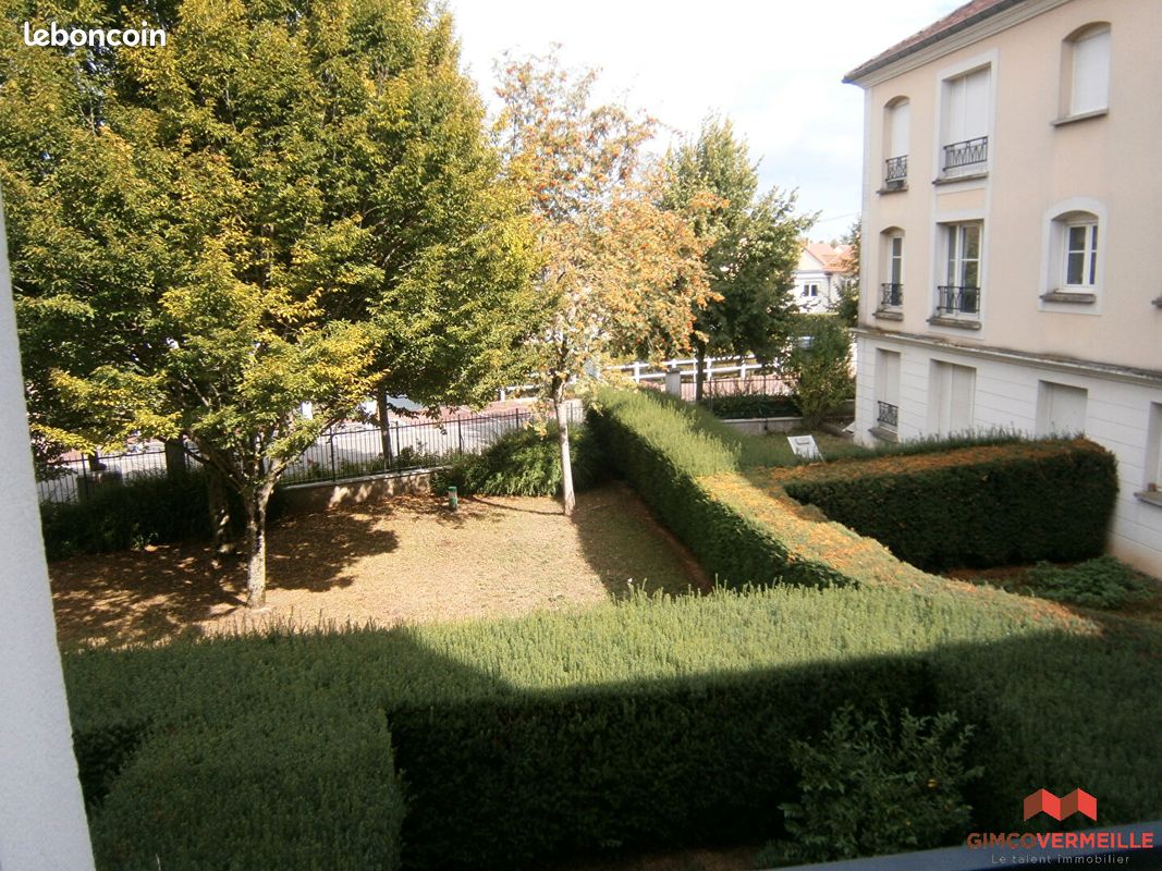 Appartement 1 pièce 25 m² · à Voisins-le-Bretonneux · 25 m² · 725 €