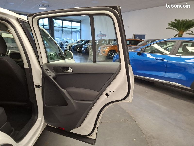 Volkswagen TIGUAN 2.0 tdi 110cv Bluemotion Technologie/Apple Car Play/Caméra/Radar/Régulateur (image 28)