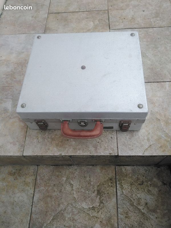 Malette outillage (image 1)