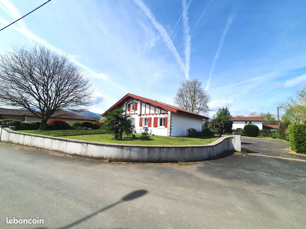 Maison 5 pièces 158 m² - Saint-Jean-le-Vieux 64220 (image 2)