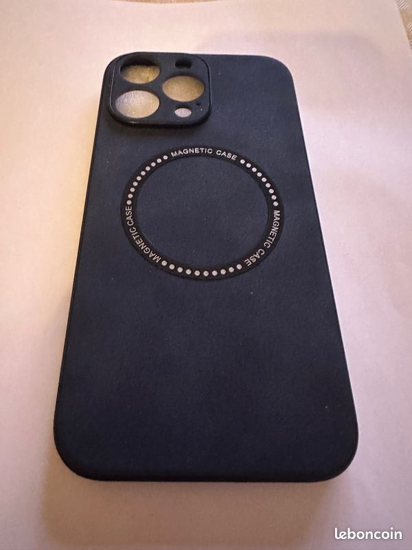 Etui cuir iPhone 14pro max (image 1)