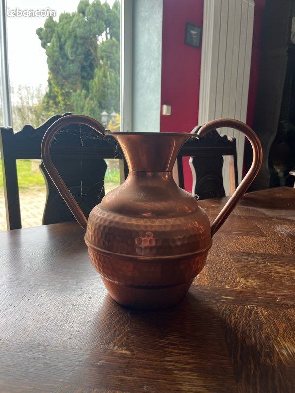 Cruche vase en cuivre martelé L.Lecellier Villedieu