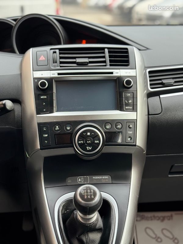 Toyota VERSO 1.6 D-4D 112CH Feel (image 10)