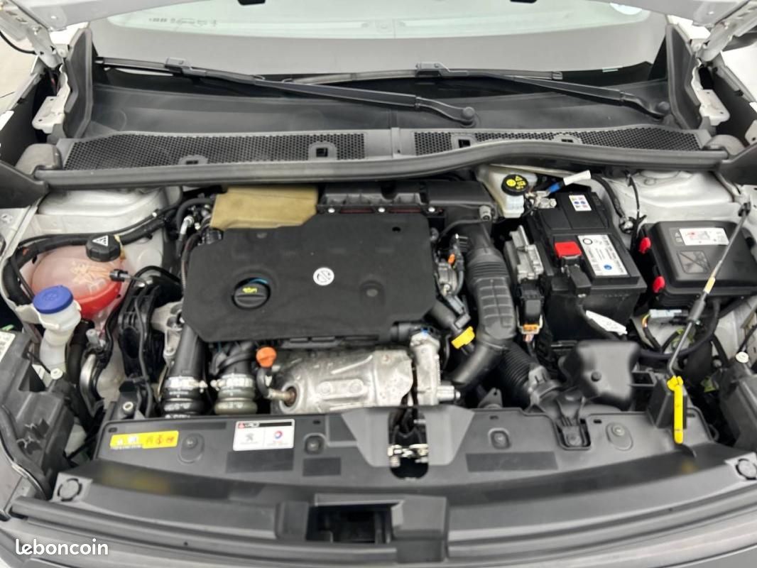 Peugeot 2008 BlueHDi 130 S&S EAT8 - Allure Pack (image 15)