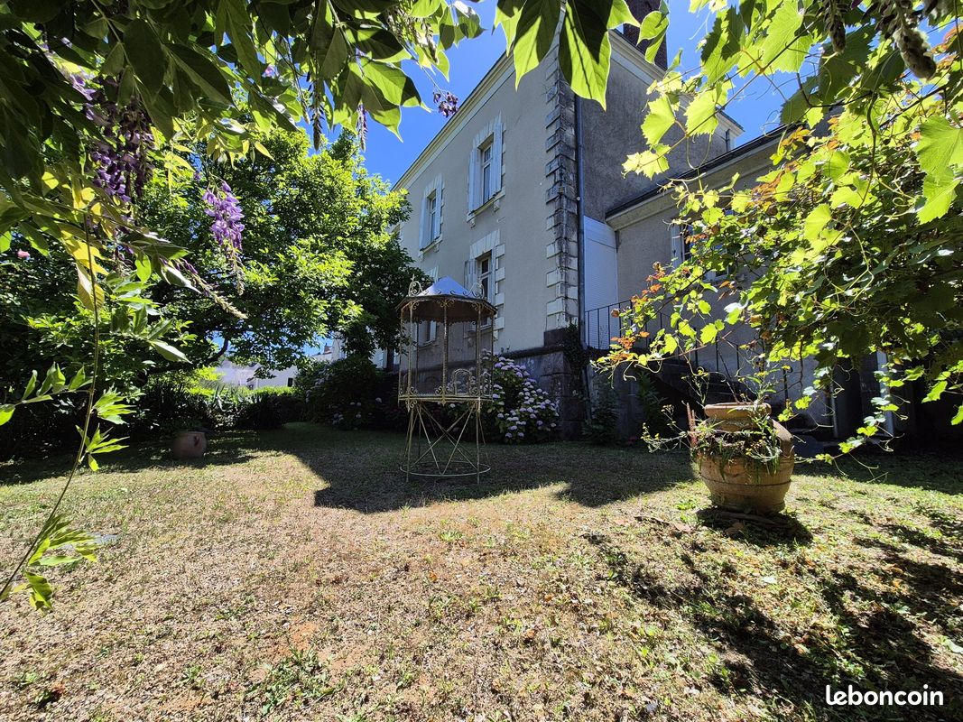 Maison 11 pièces 255 m² · à Candé · 255 m² · 375 000 €