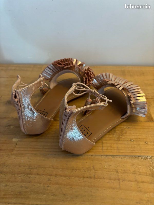 NEUVES Superbe paire de sandales GAP neuves jamais portées (image 1)