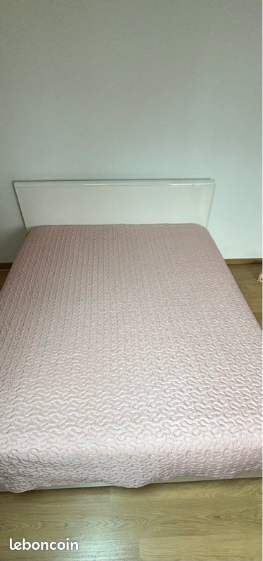 Lit blanc laqué 160 × 200 cm avec sommier – À vendre À vendre, lit blanc laqué avec sommier, dimensions 1,60 m × 2,00 m. Vente pour cause de déménagement. À venir récupérer sur place (image 6)