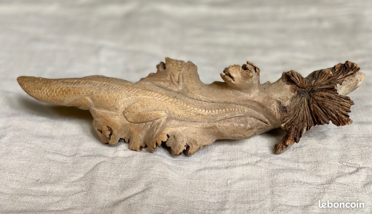 Sculpture en bois exotique représentant un varan, dragon de Komodo n°1 (image 3)