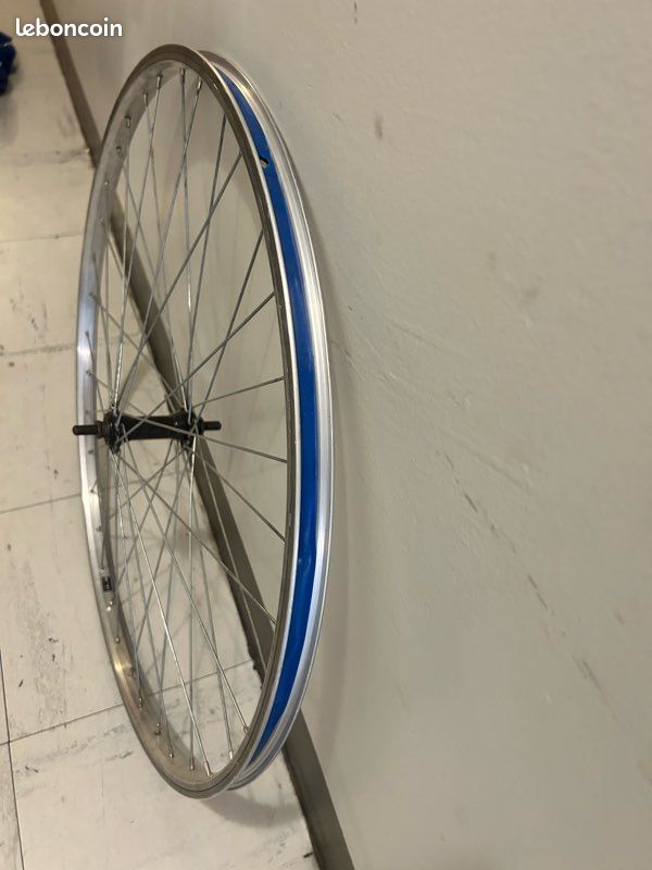 Roue avant 28 pouces (image 3)