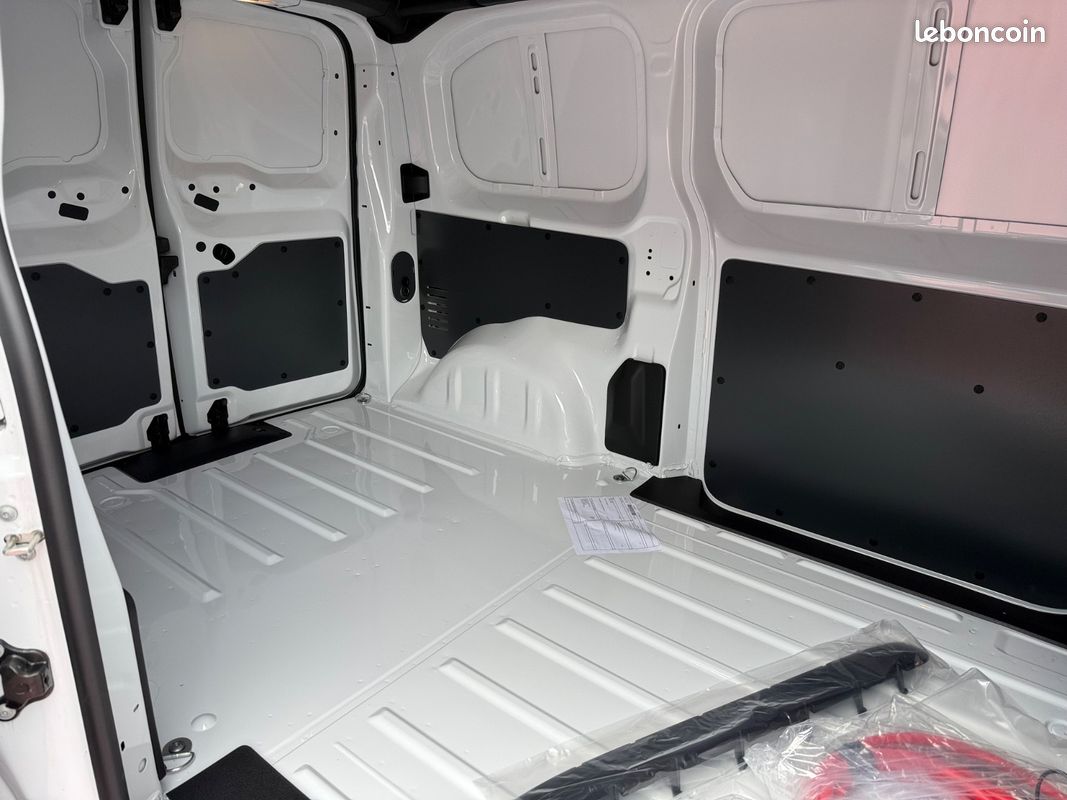 Citroën Jumpy Fourgon M électrique 100KW 136ch STOCK (image 18)