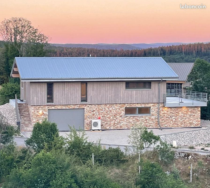 Maison 6 pièces 125 m² · à La Chaux-du-Dombief · 125 m² · 676 000 €