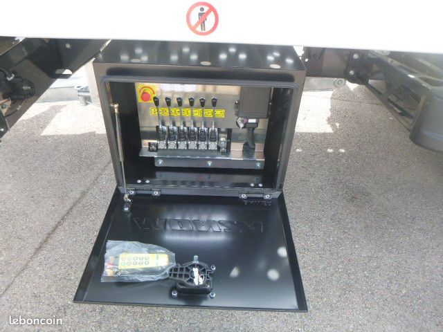 Iveco DAILY 70.180H DEPANNEUSE (image 17)