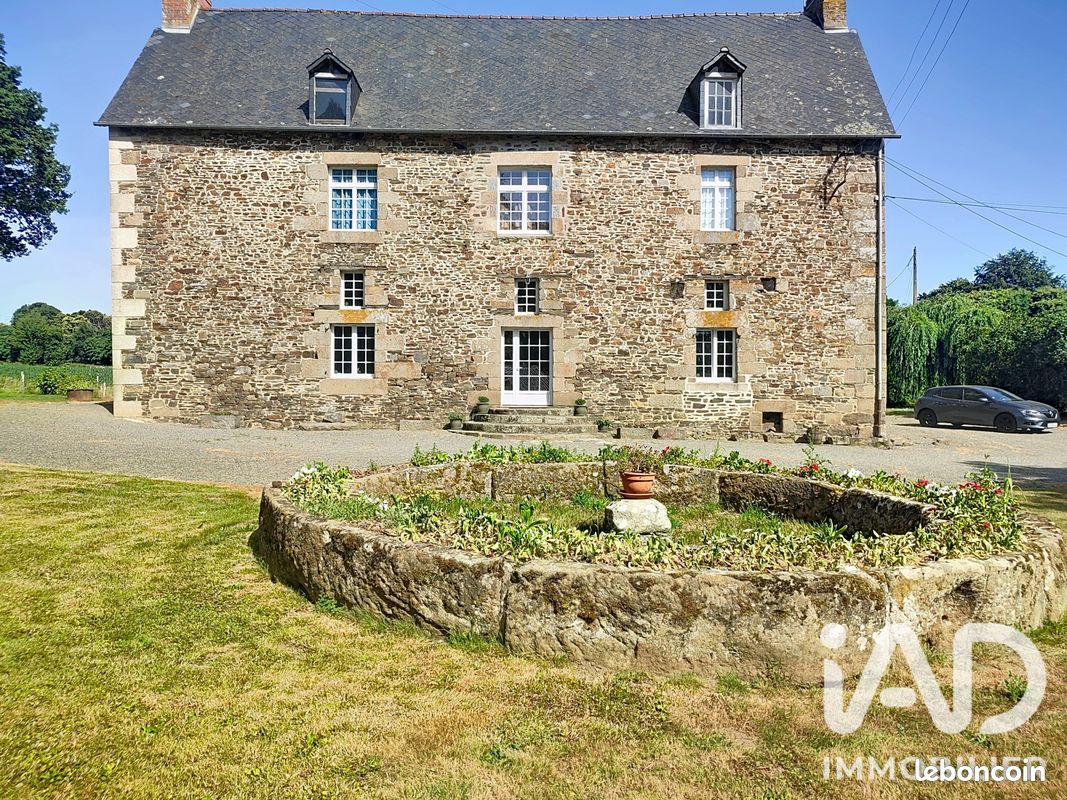 Maison 8 pièces 286 m² · à Dol-de-Bretagne · 286 m² · 448 000 €