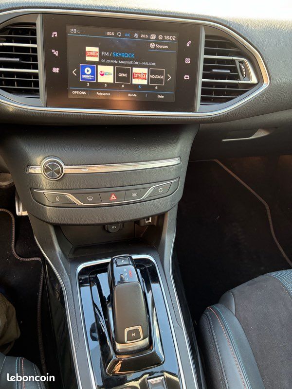 Peugeot 308 130ch Tech Edition 2018 (image 13)