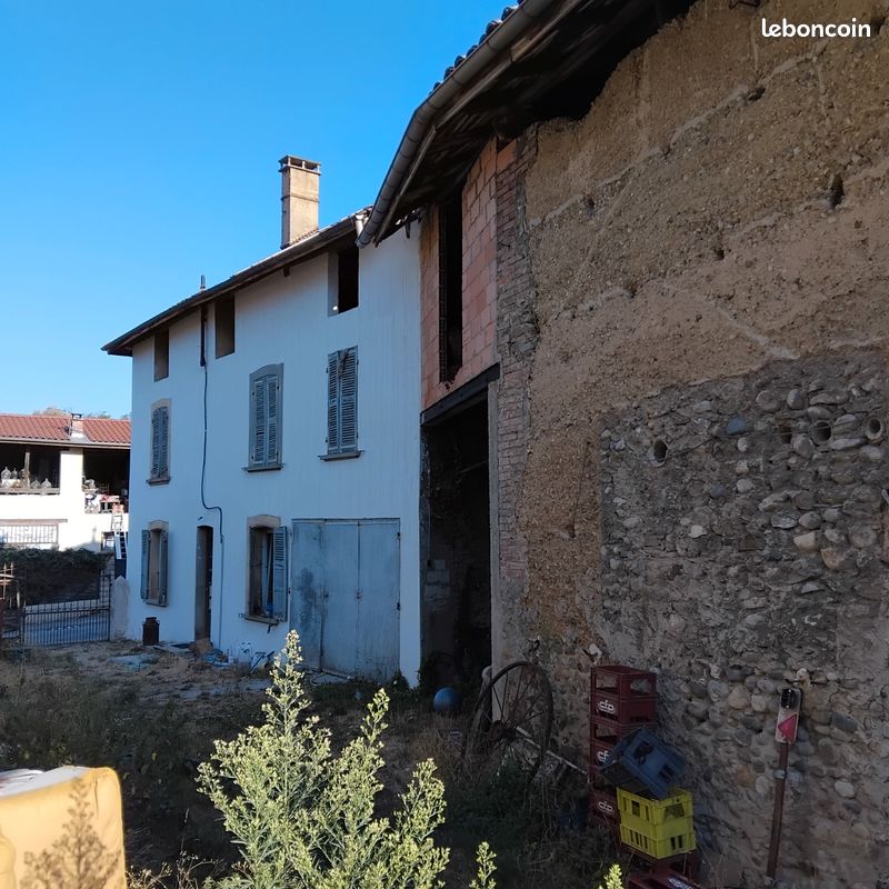 Maison 6 pièces 200 m² · à Charnècles · 200 m² · 205 000 €